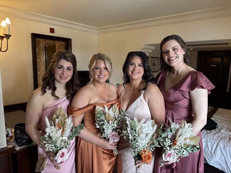 Group of bridesmaids in matching makeup looks for summer wedding