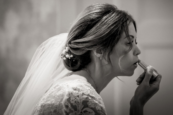 A beautiful take on the classic Chignon bun, with stunning veil. A pleasure to help this gorgeous bride get ready for her big day! - Make Me Bridal Artist: Bridal Hair in Hampshire. Photography by: Robin Goodlad Photography. #classic #glamorous #bridalhair #chignon