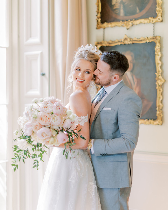 Styled editorial at the opulent Prestwold Hall, Leicestershire. - Make Me Bridal Artist: Blondelle Beauty. Photography by: Sophie May Photo. #glamourous #romantic #luxurywedding #luxurymakeup