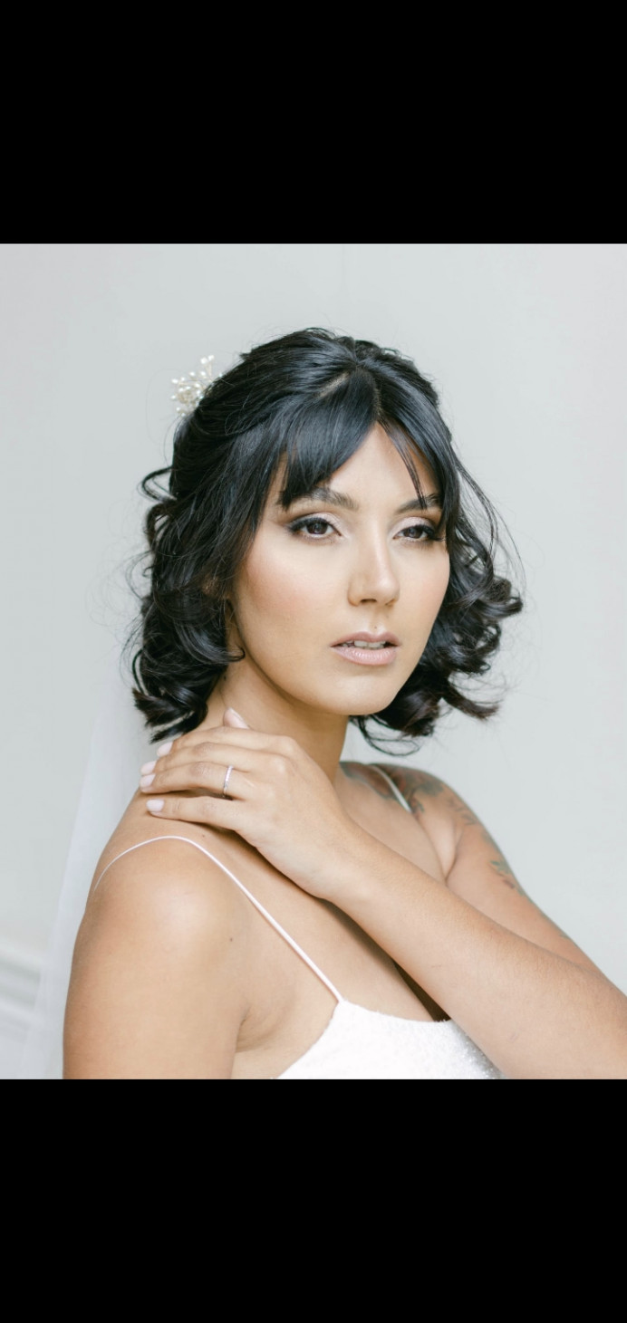 Meera?
Picture perfect bride.
Relax on your wedding morning and get pampered. - Make Me Bridal Artist: Alex Bridal Makeup. Photography by: Jamie Edward. #boho #naturalmakeup #weddingmorning #bridalmakeup #glow #pretty #fresh