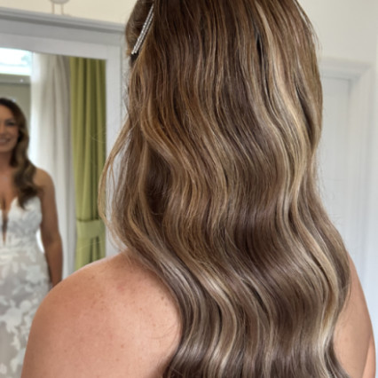 A beautiful elegant Hollywood wave styled with clip-in hair extensions for volume colour depth tone and longevity - #classic #vintage #glamorous #curls #blonde #weddingmorning #weddinghair #hollywoodwaves