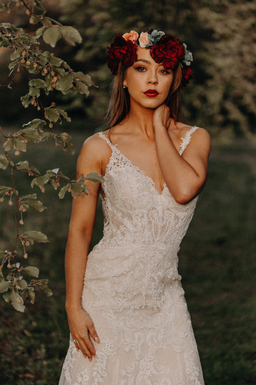  - Make Me Bridal Artist: Hidden Beauty. Photography by: Stacey clarke. #glamorous #flowercrown #woodland