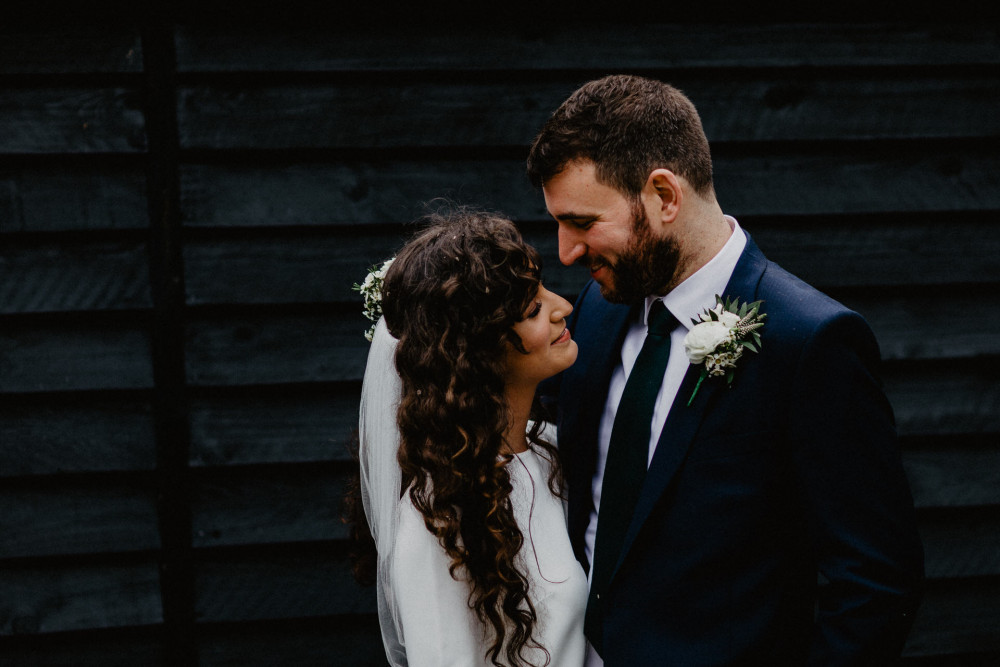 2019 bride with naturally curly hair.
We worked with Megan’s natural texture and added some natural flowers. - Make Me Bridal Artist: Cheveux cimone. Photography by: Benjaminstuart photography . #bohemian #boho #curly #curlyhair