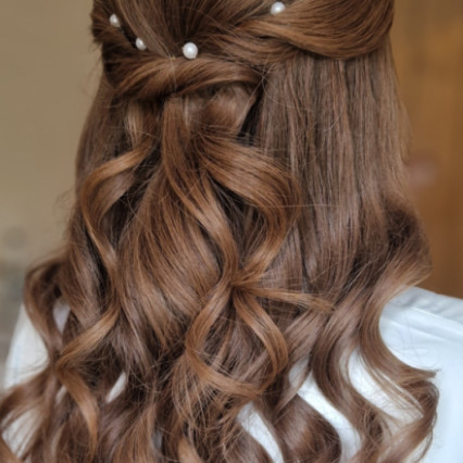 A timeless and highly requested half-up half-down hairstyle for the Bride at Leez Priory, Essex! - #classic #halfuphair #curls #bridalhair #pretty #brunette #halfuphalfdown #twists