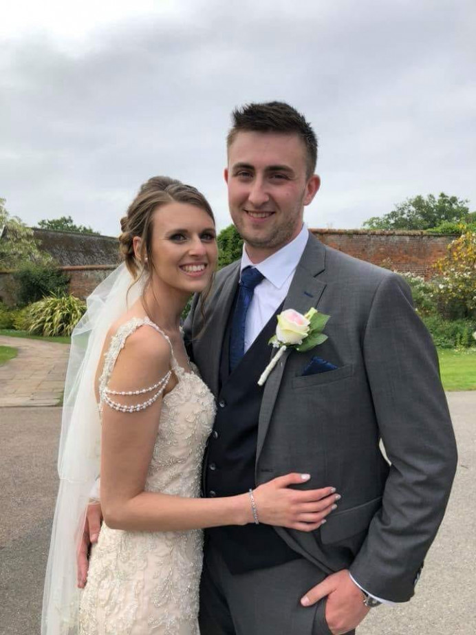 The beautiful Jess got married at Fennes in Braintree in May 2018. I can honestly say she was one of the most beautiful brides I’d ever see .
Her dress was made for her, absolutely stunning. - Make Me Bridal Artist: PosiTIVEYly Peachy Makeup, Beauty, Health . Photography by: Adam Price - Photo excellence. #naturalmakeup #bridalmakeup #glow #soft #goldeyeshadow #elegant #pretty