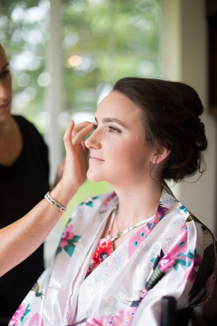 The gorgeous Torty got married in August 2017 in Felsted I’m Essex. She got ready with her huge bridal party at her parents home in the village.
Torty opted for a soft, natural look using soft creams and browns. - Make Me Bridal Artist: PosiTIVEYly Peachy Makeup, Beauty, Health . Photography by: Stephanie Nicole . #classic #weddingmorning #gettingready #bridalmakeup #meatwork #bridalmakeupartist