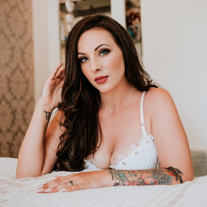 - Make Me Bridal Artist: PosiTIVEYly Peachy Makeup, Beauty, Health . Photography by: Rebecca Humble . #glamorous #photoshoot #glamorousmakeup #boudoir