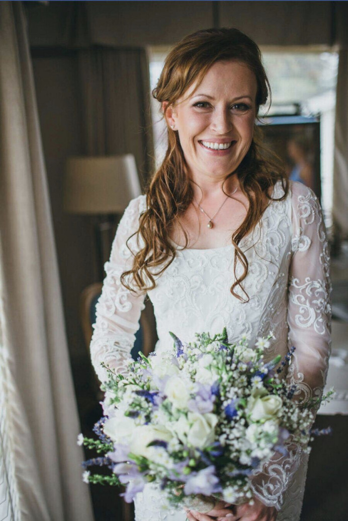 The gorgeous Charlotte on her wedding in Southend at The Roslin Beach Hotel in 2016.
Such a naturally beautiful bride. - Make Me Bridal Artist: PosiTIVEYly Peachy Makeup, Beauty, Health . Photography by: Sarah Wayte. #naturalmakeup #weddingmorning #gettingready #bridalmakeup #pretty