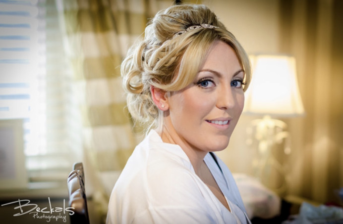 Kelly and Josh got married in September 2015.
I had the honour of attending the evening celebrations and it was a fabulous reception. - Make Me Bridal Artist: PosiTIVEYly Peachy Makeup, Beauty, Health . Photography by: Beckals Photography . #glamorous #weddingmorning #bridalmakeup #glow #pretty #flawlessmakeup #beautifulbridalmakeup #glowing