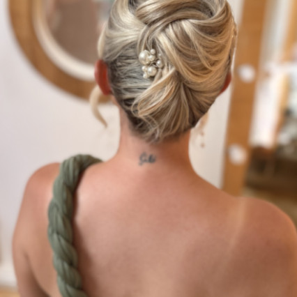 Featured portfolio item for Helen Louise Bridal Artistry