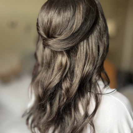  #classic #halfuphair #bridalhair #soft #brunette #weddinghairandmakeup