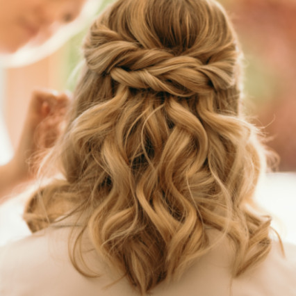  #halfuphair #bridalhair #weddinghair #coolbride #halfuphalfdown #softcurls #hampshirehair #surreyhair