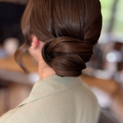  #bridalhair #weddinghair #weddinghairup #bridehair #modernhair #smoothupdo #updo #hampshirehair #surreyhair #hampshirehairandmakeup #lowbun