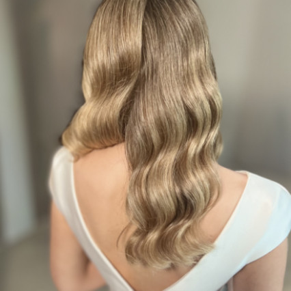  #weddinghair #bridalhair #smoothwave #beachwaves #hollywoodwaves #softcurls #modernbride #hampshirehair #softhair #surreyhair #modernhair