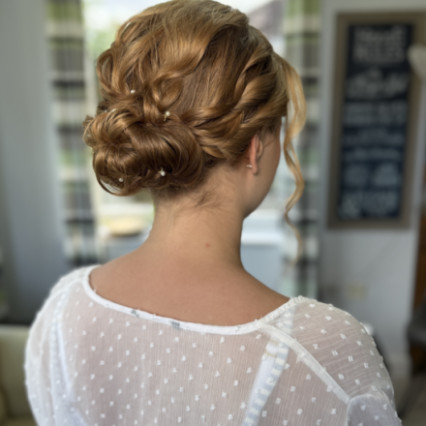  Photography by: leanne hart. #texturedupdo