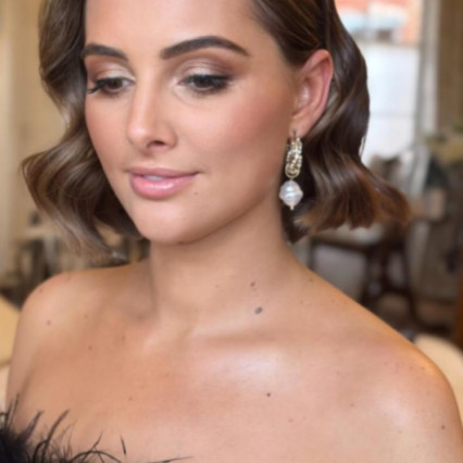  #classic #glamorous #boho #naturalmakeup #gettingready #bridalmakeup #airbrushedmakeup