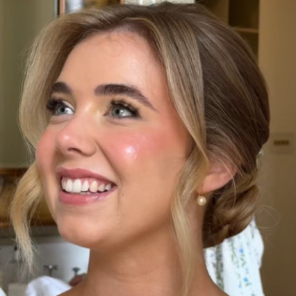 Glowy skin on my gorgeous bride Amanda, we opted for a fresh faced, soft summer skin. Naturally enhancing her features with products specifically tailored to her and her style. Soft sparkly eyes, carefully defining her eye shape and refining her skin so it looked picture perfect! - Photography by: Leanna Codd. #naturalmakeup #springwedding #glowingskin #freshmakeup #summerwedding #modernbride #radiant #softglammakeup