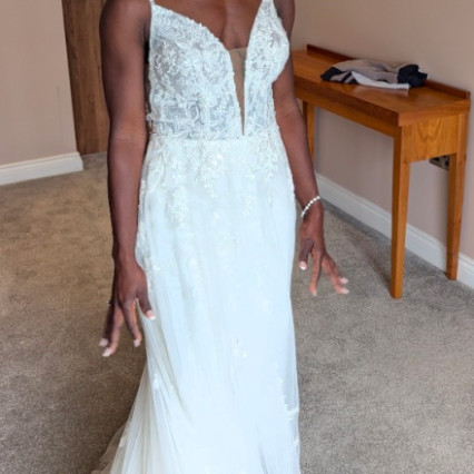 My lovely Margaret on her wedding day. 
Such a beautiful, elegant bride - glowing and flawless makeup for her fabulous wedding day - #glamorous #bridalmakeup #elegant