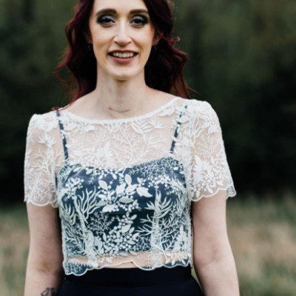 Bride getting ready at Monkton Barn, Marlow - Photography by: Gem Wright. #bohemian