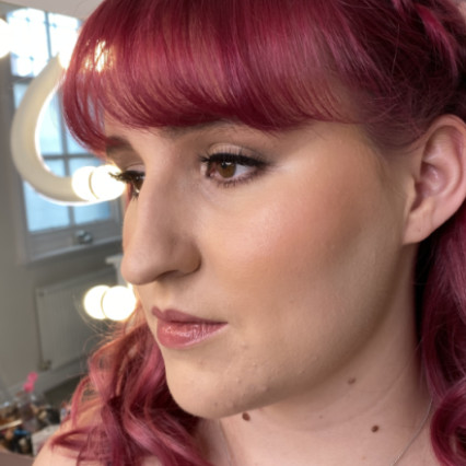 Another classic bridal. Soft colours on eyes to really bring her eyes out , her pink hair stands out beautifully with soft shimmers and glowing skin - #naturalmakeup #lightmakeup #simplemakeup