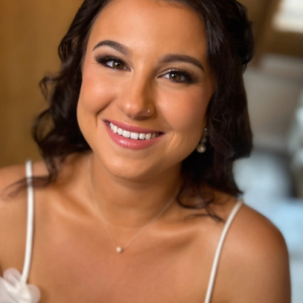 Natural bridal makeup at its finest! You but the very best version of you! Makeup should always be used to enhance your natural beauty! - Photography by: Na. #naturalmakeup #flawlessmakeup #glowingskin #cleanbeauty