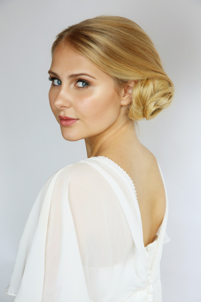 - Make Me Bridal Artist: Sarah Patterson Hair and Make Up Artist. Photography by: Julia Holland.