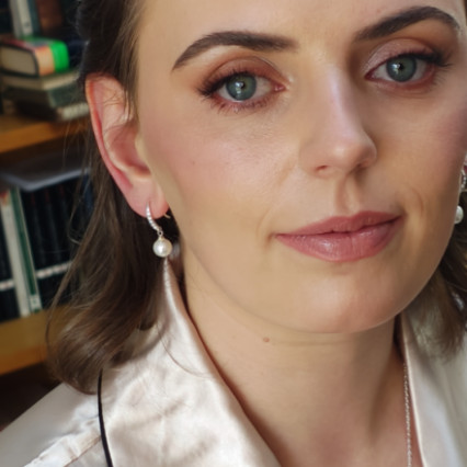 For more questions or enquiries please message me on 07522290188 or insta @glowbyjuliana - #classic #softglammakeup