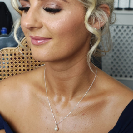 Insta: @glowbyjuliana - #glamorous #bridesmaid