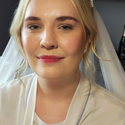  #classic #redlip #messyupdo