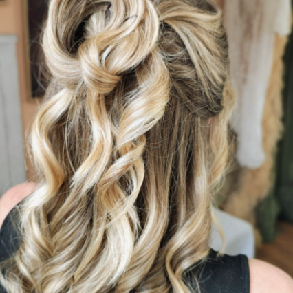 You can also write me privately via WhatsApp on 0752 2290 188
@glowbyjuliana
#halfupdo #bridalmakeupartistandhairstylist #modernbride #opendiary2027 #beyondtheukwedding #weddinginabroad - #classic #modernbride