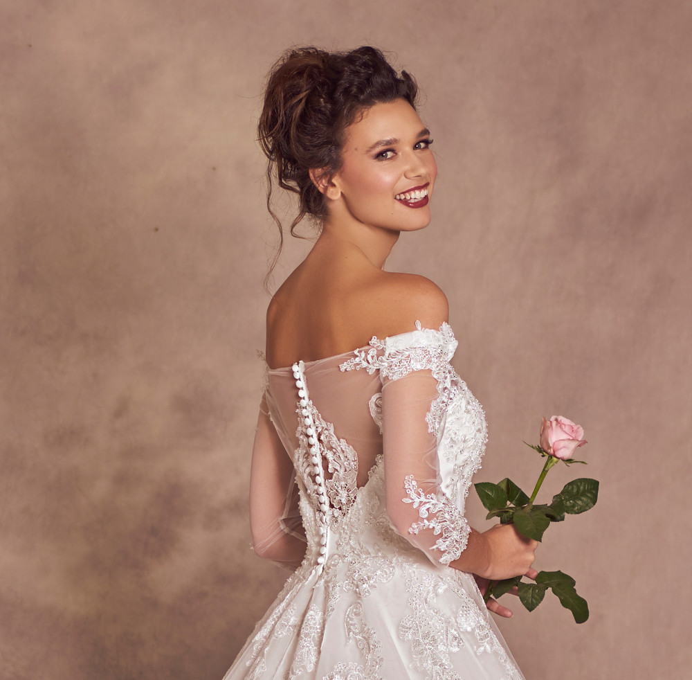 Here's a recent 'glowy' hair & make-up look for a photo shoot for Pheonix Gowns, featured on their website. - Make Me Bridal Artist: Julia Jeckell Hair and Make-up Artist. Photography by: Ryan Bater. #glamorous #bridalmakeup #dewyskin #weddingdress #glowingskin
