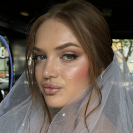  #glamorous #bridalmakeup #bridalhair #weddingmakeupkent #kentbridalmakeupartist #kentmakeupartist #bridalmakeup #glammakeup