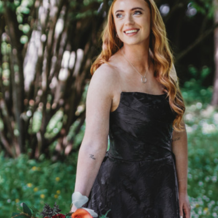  Photography by: Cherry red photography. #glamorous #curls #glow #waves #alternative