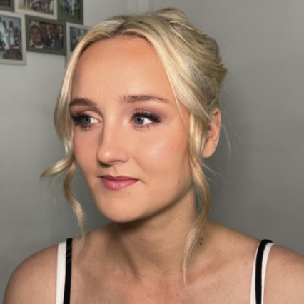 Featured portfolio item for Izzy Milne MUA