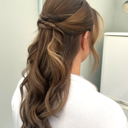  #smoothcurls #eleganthair #halfuphair #softcurls #classichair #halfuphalfdown