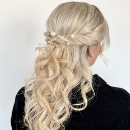 Featured portfolio item for Izzy Milne MUA