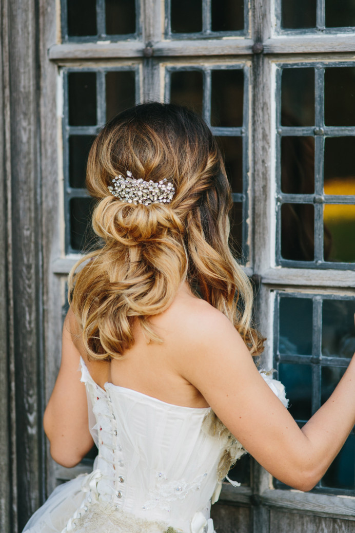 soft curls and Half up hair roll with accessory - Make Me Bridal Artist: The studio effect . Photography by: richard wakefield. #halfuphair #bridalhair #softupdo #countrywedding #softcurls #rustic #countrychic #freshflowers