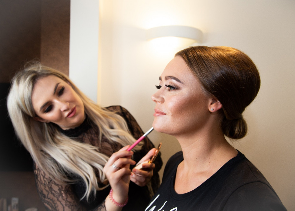 Vanessa getting her final lip touch up x - Make Me Bridal Artist: Amy Collins Makeup Artist . Photography by: Rhian Grayson. #classic #perfectmakeup #charlottetilbury #bridalprep #romantic #highlight #behindthescenes