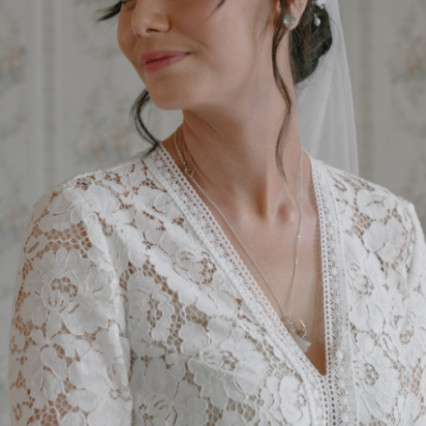 Effortless hair and makeup for the modern day bride - Photography by: Michael Cusick. #vintage #naturalmakeup #bridalhairandmakeup #weddinghairandmakeup #forthenaturalbride