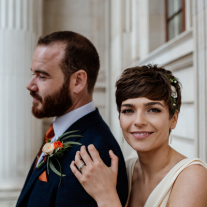 Enhanced makeup look for the natural, effortless bride. - Photography by: Eminent photography. #naturalmakeup #bridalmakeup #weddinghairandmakeup #flawlessmakeup #shorthairbride #timelessbeauty