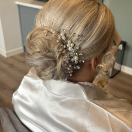  #messybun #texturedupdo