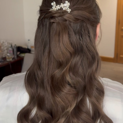  #halfuphair #curls #bridalmakeup #bridalhair