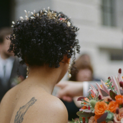  #curlyhair #modernbride #londonbride #curlyupdo #minimalmakeup