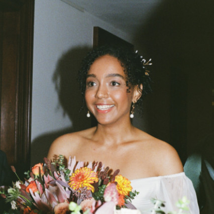  #modernbride #londonbride #curlyupdo #minimalmakeup