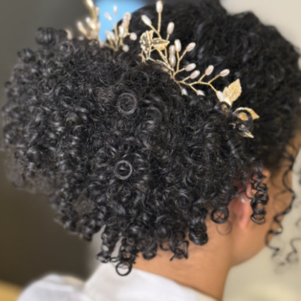  #modernbride #londonbride #curlyupdo