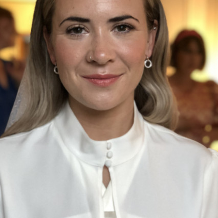  #glowingskin #modernbride #londonbride #minimalmakeup