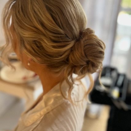  #flowersinherhair #bridalmakeup