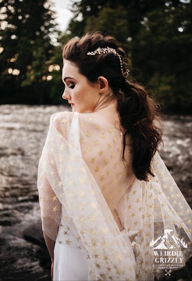 - Make Me Bridal Artist: Lynsay Gerry Makeup. Photography by: Weirdie Grizzly. #bohemian #vintage #stars