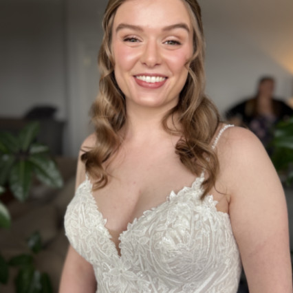 Featured portfolio item for Hannah Bailey Bridal Hair & Makeup