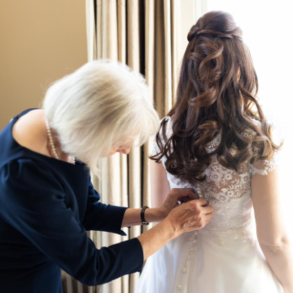 Bouncy curls for a volumised half up/half down look - #halfuphalfdown